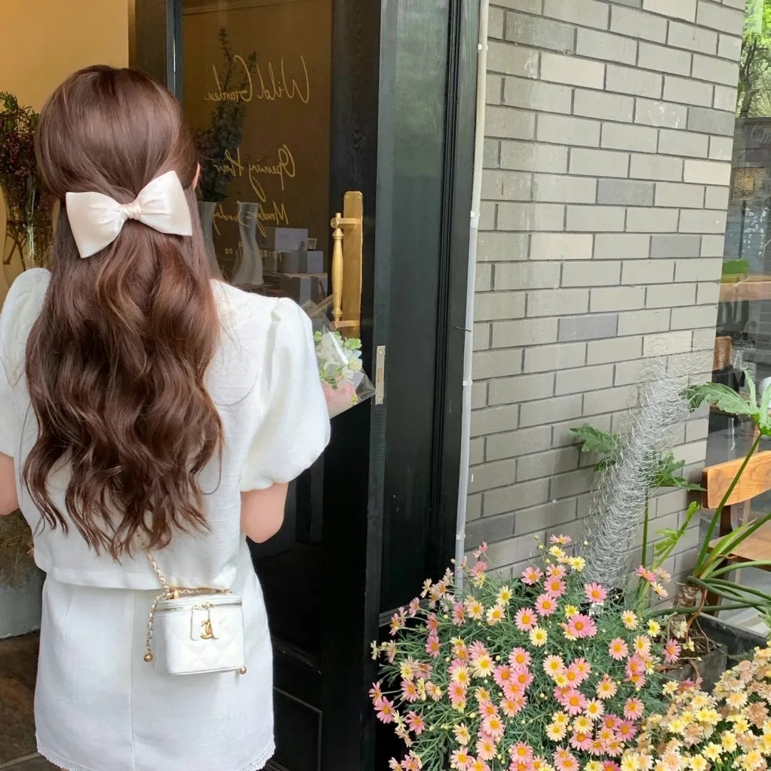 少女嬉春